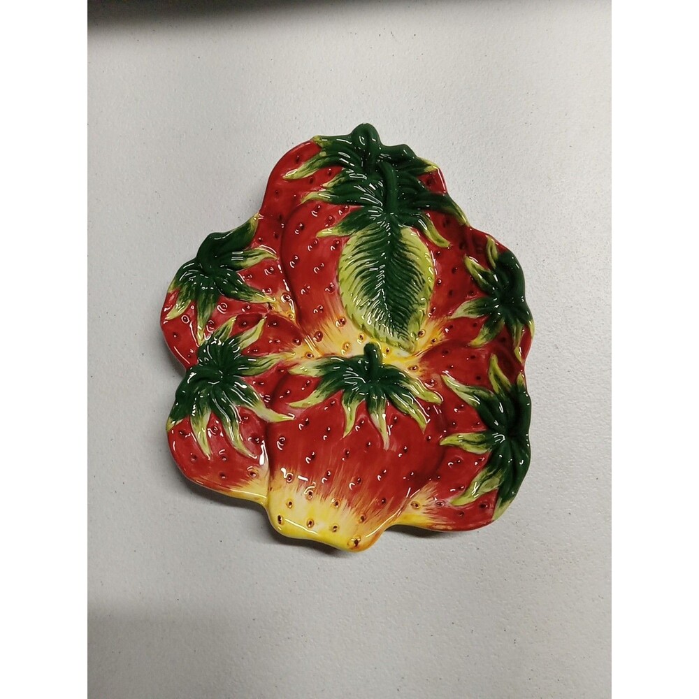 sculpted BELLA CASA Three Dimensional Strawberry Fruit Plate by GANZ